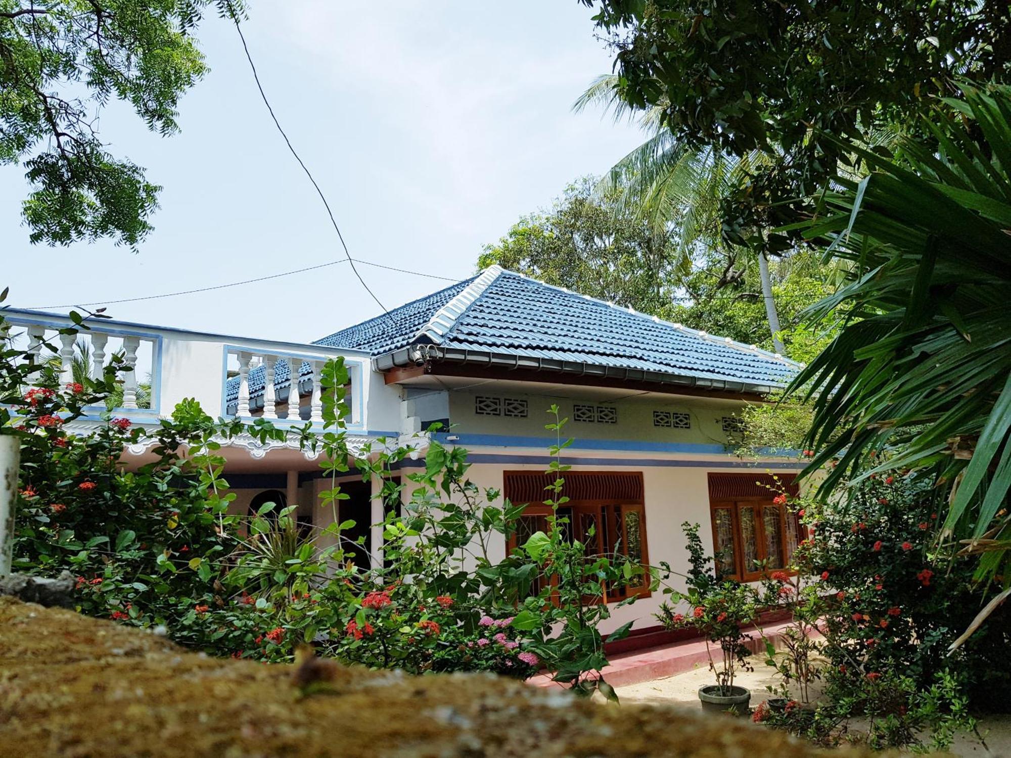Breeze Guest House Trincomalee Exterior photo