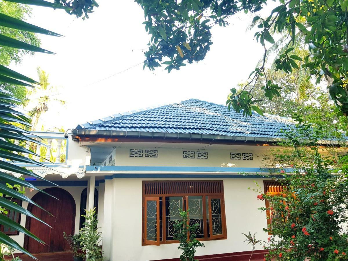 Breeze Guest House Trincomalee Exterior photo